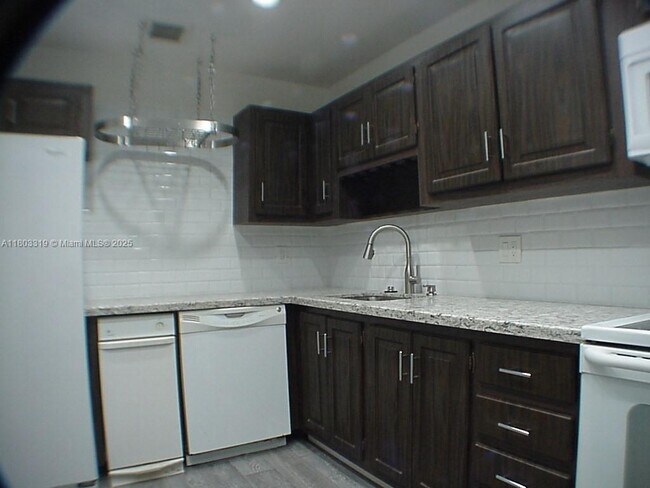 Building Photo - 3823 Estepona Ave