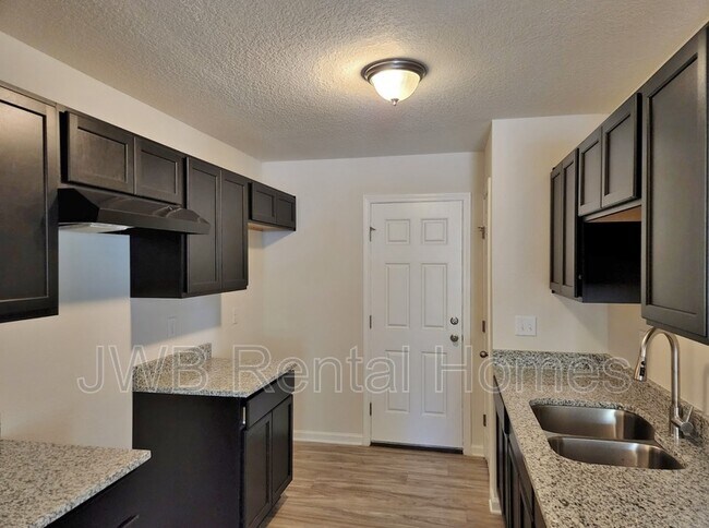 Foto del edificio - 8015 Mattox Ave