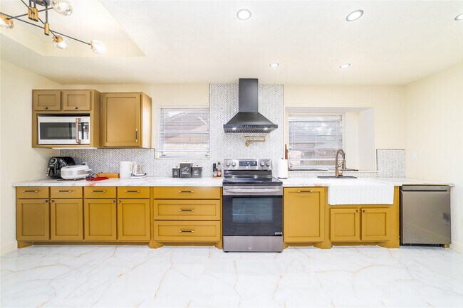 Foto del edificio - 23230 Canyon Lake Dr