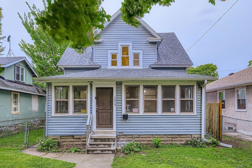 Primary Photo - 2939 Russell Ave N