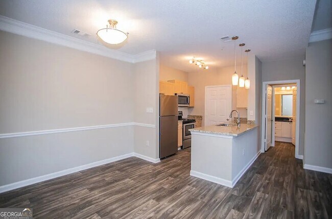 Foto del edificio - 26000 Mill Creek Ave