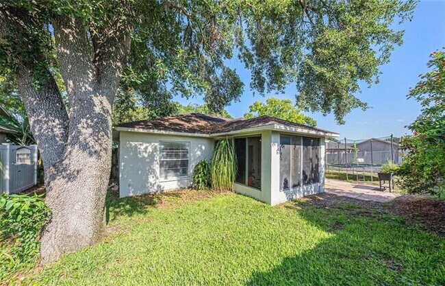 Foto del edificio - 7330 Fairwood Ave