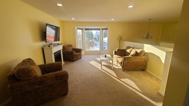 Photo du bâtiment - 5 bedroom in Grande Prairie AB T8V 6P9