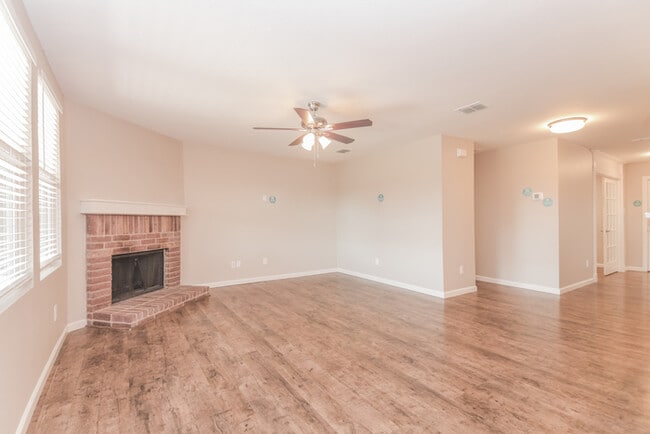 Foto del edificio - 1304 Cyprus Dr