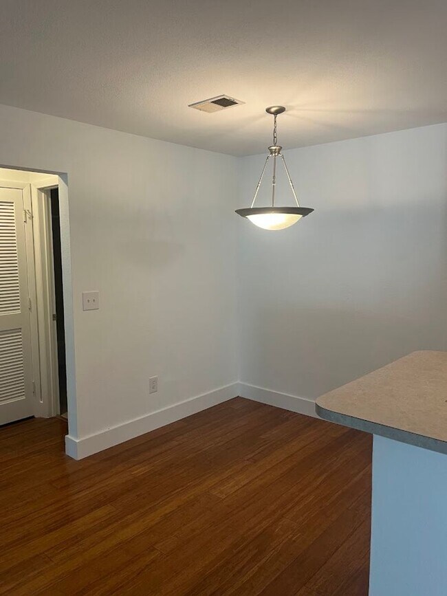 Foto del edificio - Great 2 BR/2 BA Condo in East Bridge Town ...