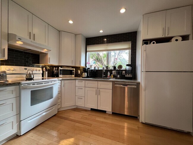 Foto del edificio - Nature’s Paradise in Shanahan Ridge - Fully Furnished