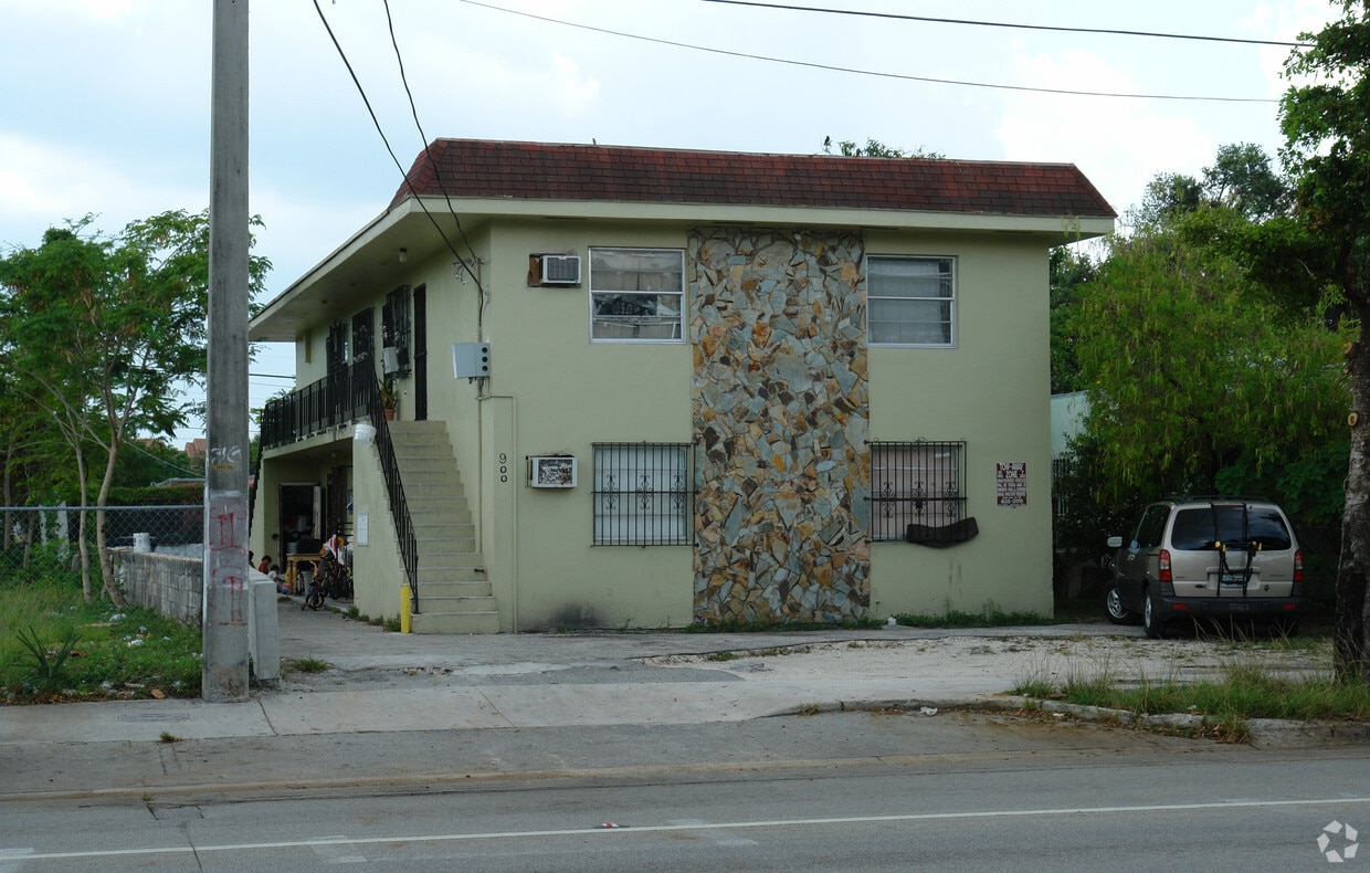 Building Photo - 900 NW 29th St