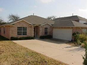 Building Photo - 4716 Lee Hutson Ln