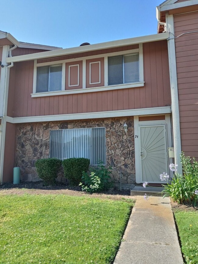 Building Photo - 74 Creeks Edge Way