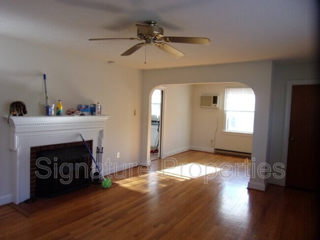 Foto del edificio - 8329 Meadowbridge Rd