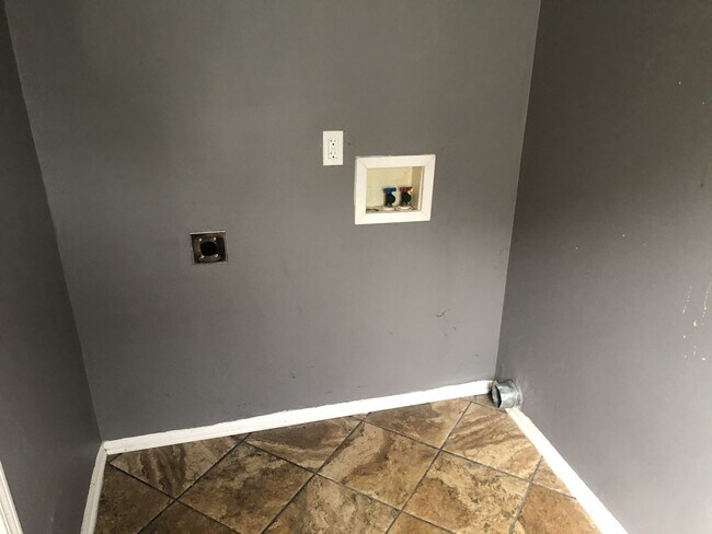 Foto del edificio - 222 Hedgewood Ct