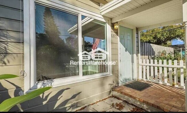 Foto del edificio - Just reduced! Renovated 3/1.5 Single Family Home in South Tampa Near MacDill