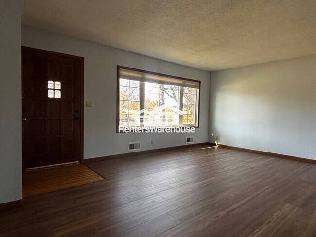 Building Photo - Available now! 3 Bedroom Single Family Hom...