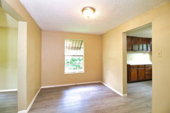 Foto del edificio - 8100 Doreen Ave