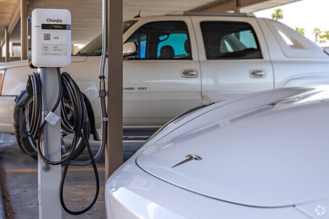 Carga para vehículos eléctricos - Villas at Desert Pointe