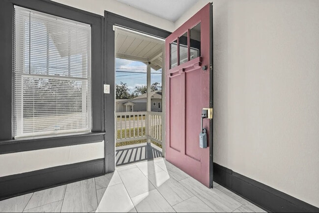 Building Photo - 2923 Rosselle St