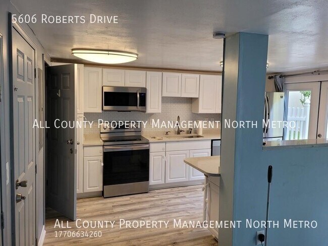 Building Photo - 5606 Roberts Dr