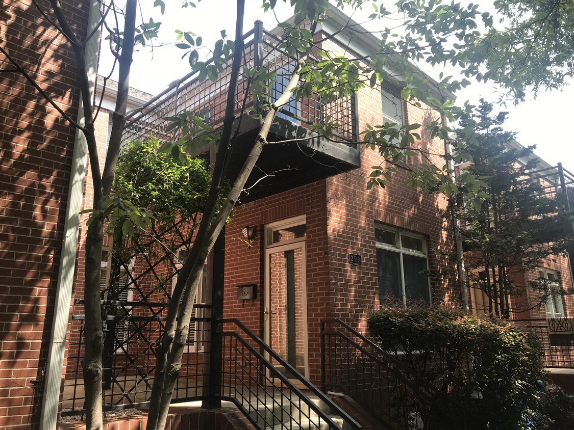 Primary Photo - 209 W 17th St