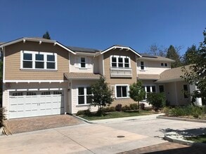 Building Photo - 557 Maple Ct