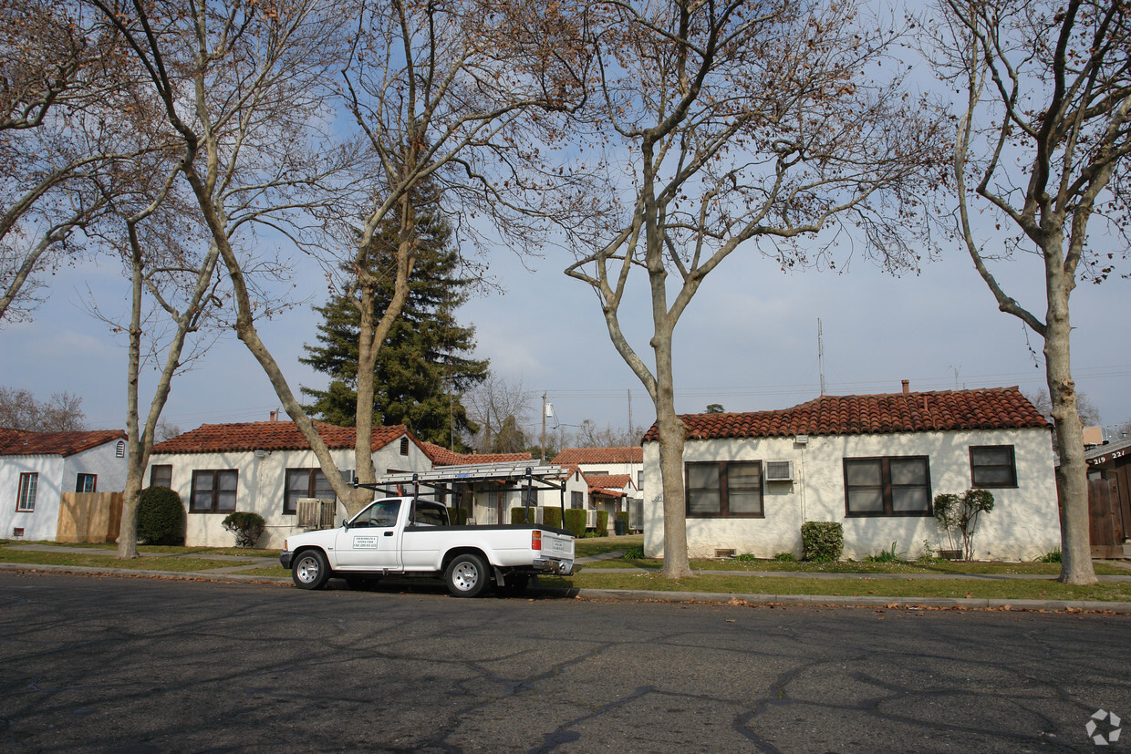 Primary Photo - 225-239 W 19th St
