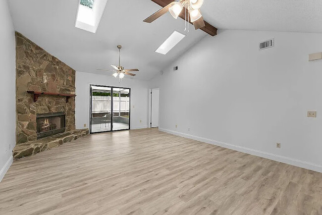 Building Photo - 2136 Derringer Cir W