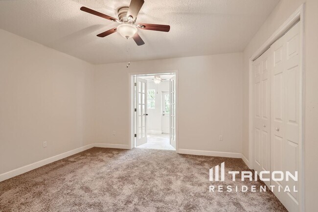Foto del edificio - 285 W Oak Hill Rd