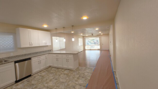 Building Photo - 3546 Figueroa Dr