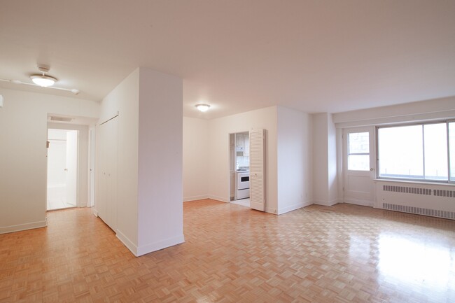 Building Photo - 3555 Cote-des-Neiges Road