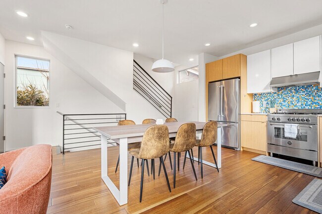 Foto del edificio - 2214 E Terrace St