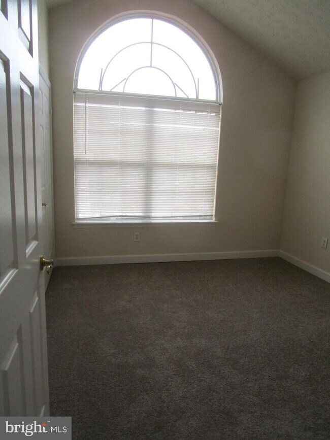 6100 St Ignatius Dr Unit 2304, Fort Washington, MD 20744 Room for