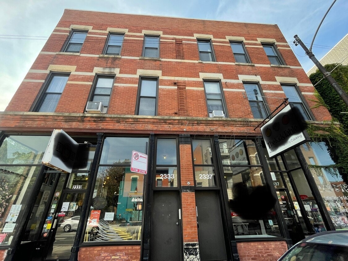 Primary Photo - 2337 W North Ave