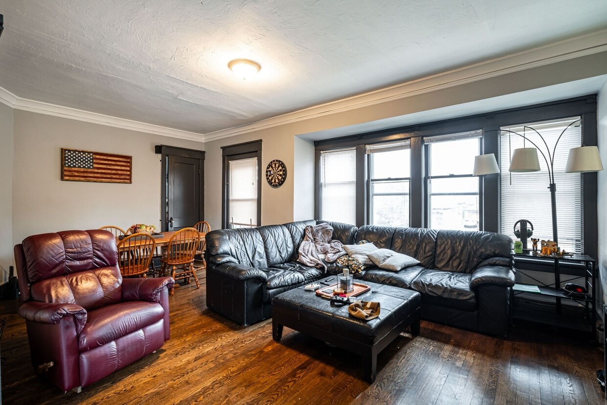 Primary Photo - Kenwood flat across from UWM