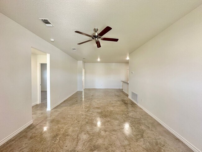 Foto del edificio - 1811 Emma Naylor Ct