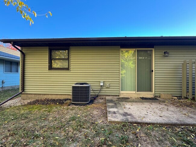 Foto del edificio - 505 Simon Dr