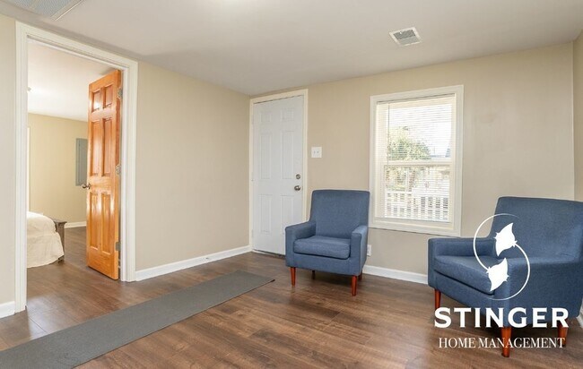 Building Photo - Partially Furnished 1 Bedroom / 1 Bath For...