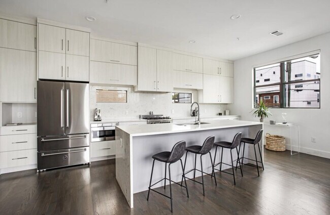 Foto del edificio - 2307 N Carroll Ave