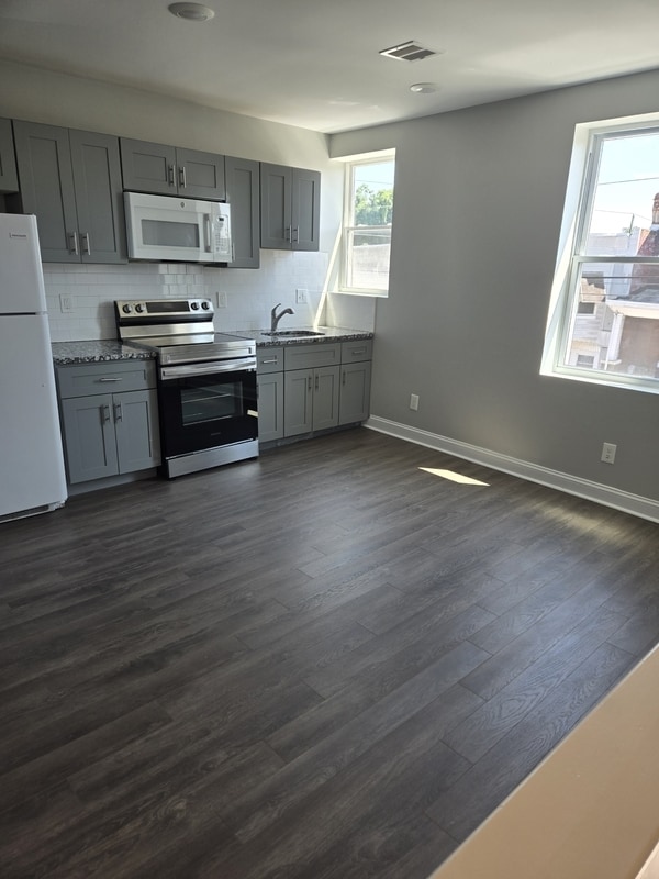 Building Photo - 200 N 58th St