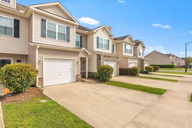 Foto del edificio - 3 Bedrooms / 2.5 Bathrooms Townhome In Ric...