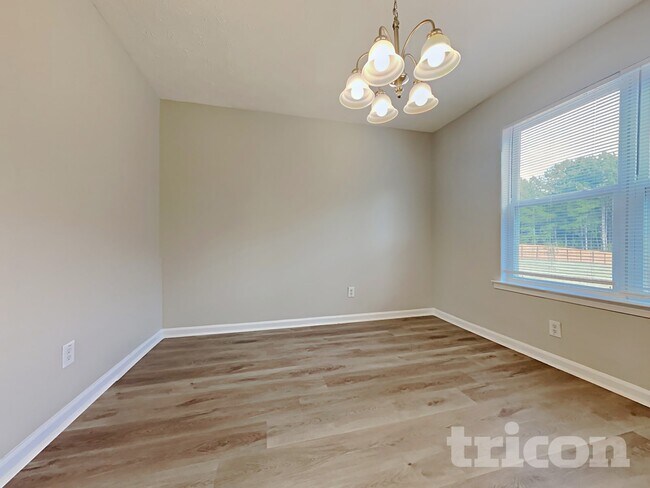 Building Photo - 405 Tori Dr