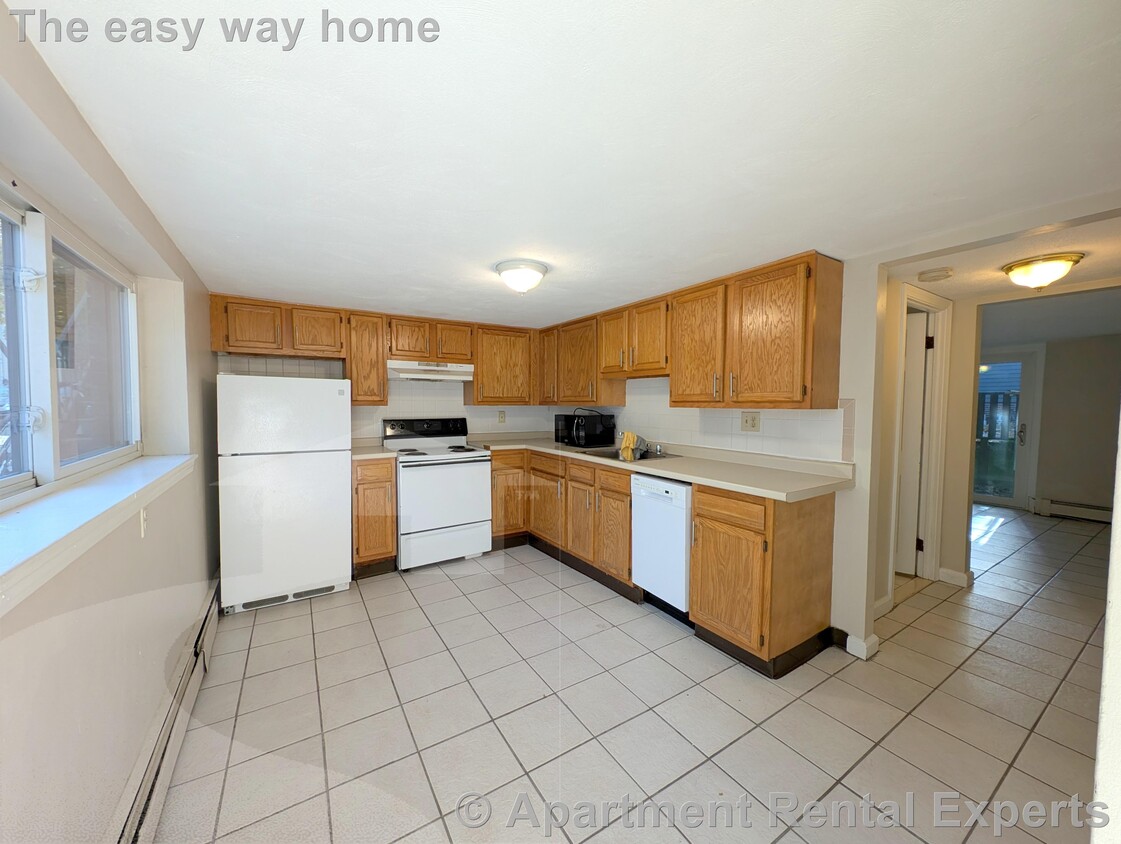 Primary Photo - 2 bedroom, 1.5 bath, Central Sq - 4 min Re...