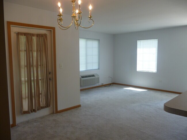 Building Photo - 1403 McClure Rd