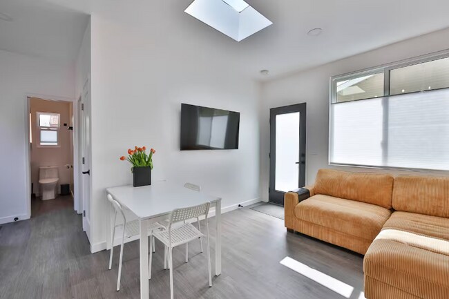 Foto del edificio - 3407 N Mountain View Dr