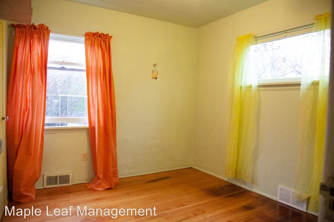 Building Photo - 2 br, 1 bath House - 6727 35th Ave. SW