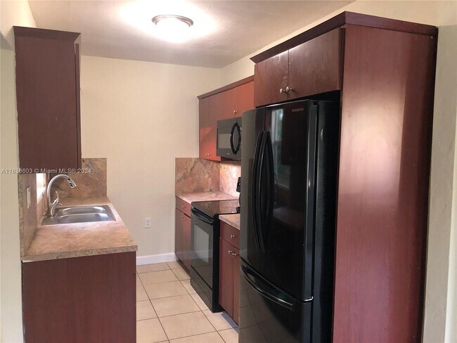 Foto del edificio - 1571 NE 176th St