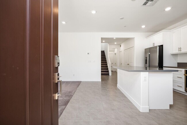 Foto del edificio - 76305 Columbia Dr