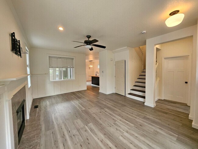 Foto del edificio - Modern 3 Bedroom, 2.5 Bath Home in Hillsboro with Granite Countertops and 2 Car Garage!