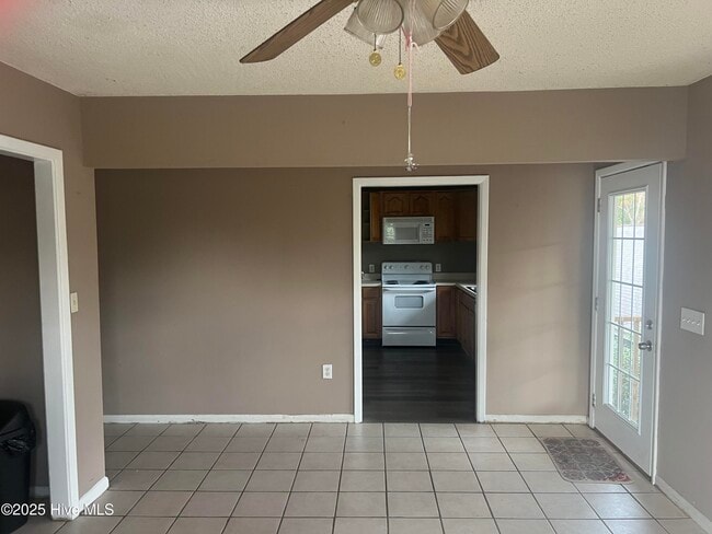 Building Photo - 106 Hawthorne Dr