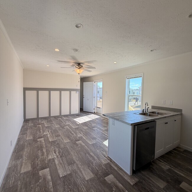 Foto del edificio - 251 Old Country Rd