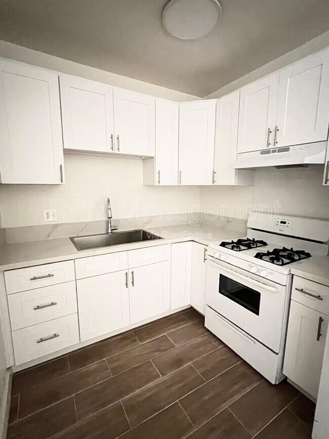 Foto del edificio - 619 Normandie Ave