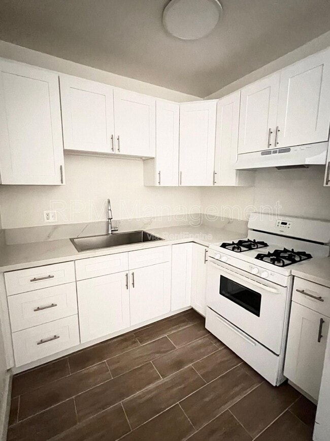 Building Photo - 619 Normandie Ave